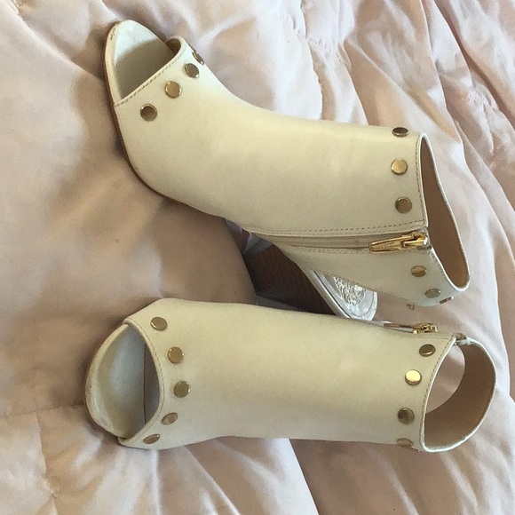 White Vince camuto heels - Picture 2 of 2